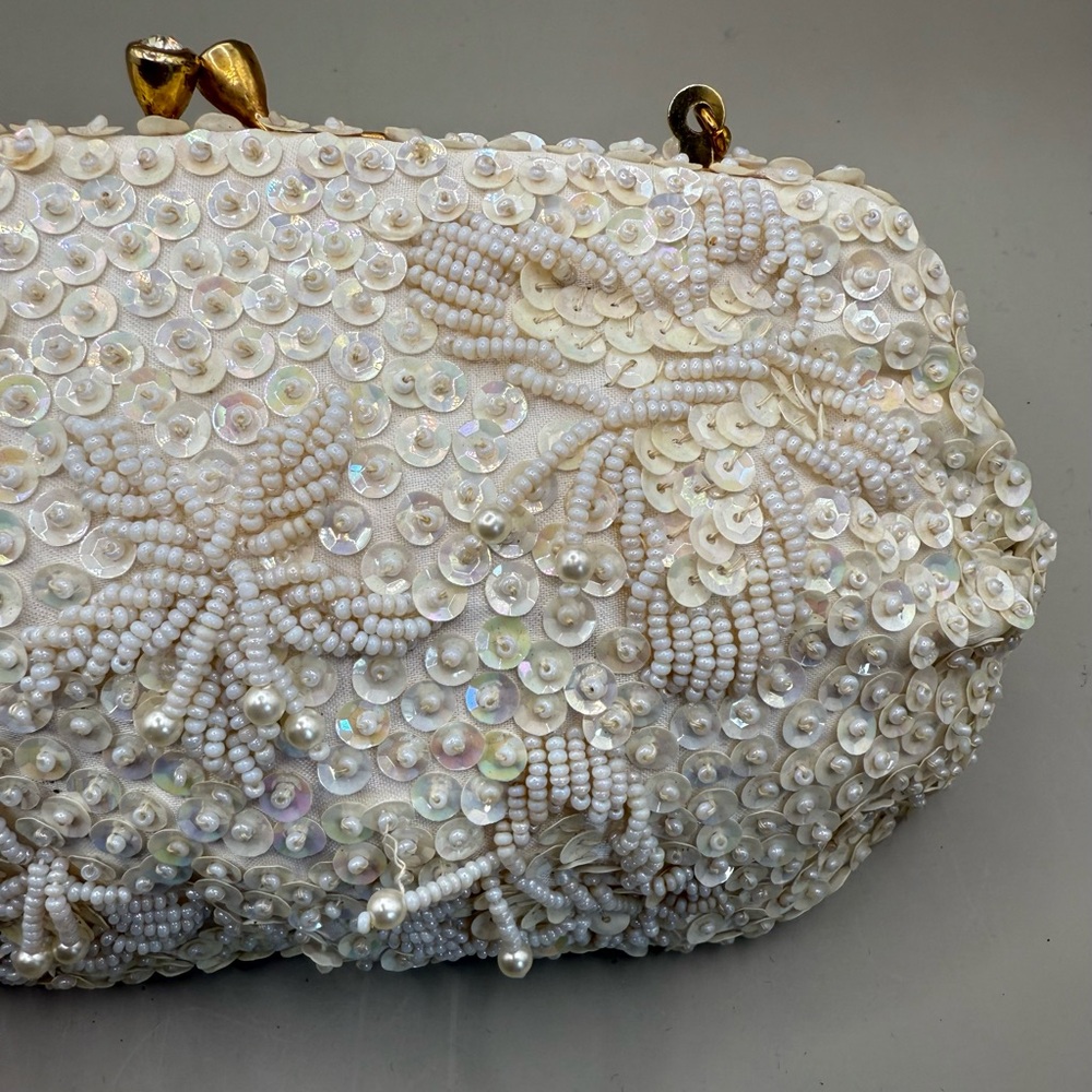 Elegant Beaded/Sequin, Gold Accents, with chain handle - Picture 4 of 14